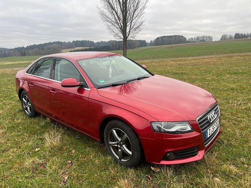 Gebraucht Audi A4 Attraction 120 PS (88 kW) 2010 Rot Limousine