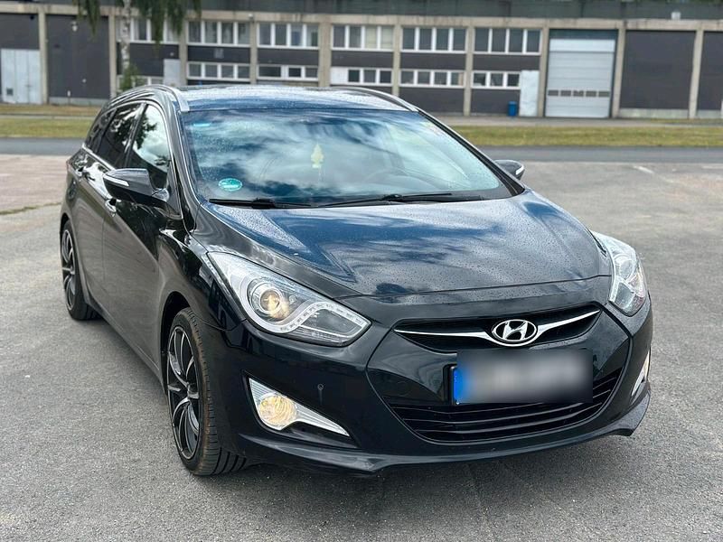 Schwarz Gebraucht 2011 Hyundai i40 Kombi | 3.999 € (Fairer Preis) - Bild 1/4