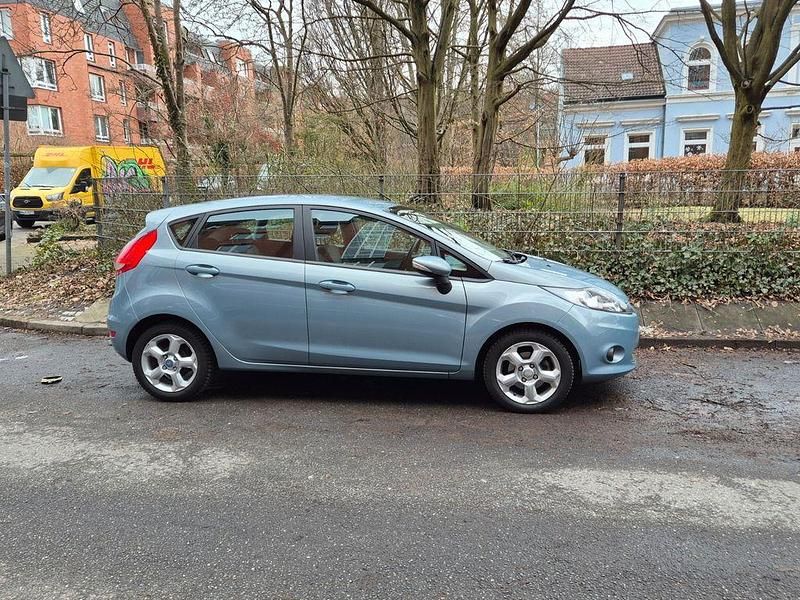 Gebraucht Ford Fiesta Trend 82 PS (60 kW) 2009 Silber Kleinwagen