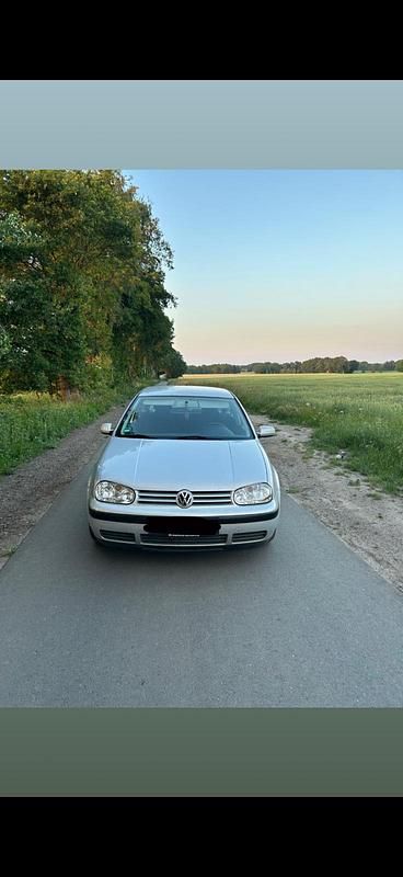 Silber Gebraucht 1998 VW Golf IV Kleinwagen | 300 € (Superpreis) - Bild 1/4