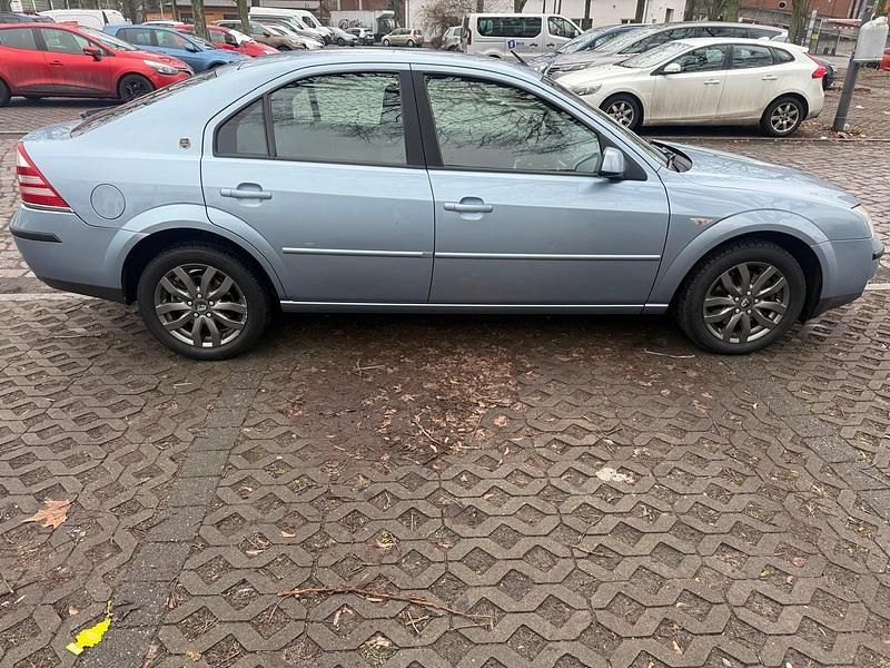 Gebraucht Ford Mondeo 145 PS (106 kW) 2006 Blau Limousine