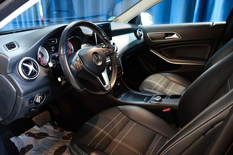 Gebraucht Mercedes GLA180 122 PS (89 kW) 2015 Schwarz SUV