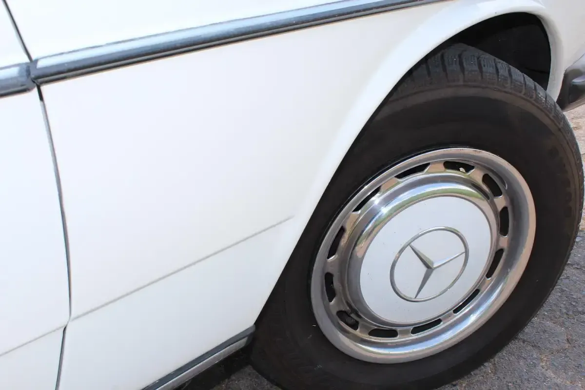 Gebraucht Mercedes 300 88 PS (64 kW) 1984 Weiß Limousine