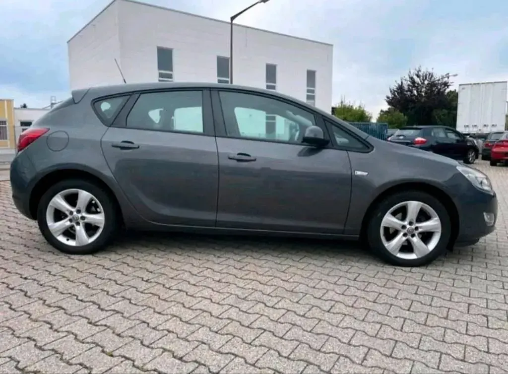 Occasion Opel Astra 116 ch (85 kW) 2009 Gris Berline