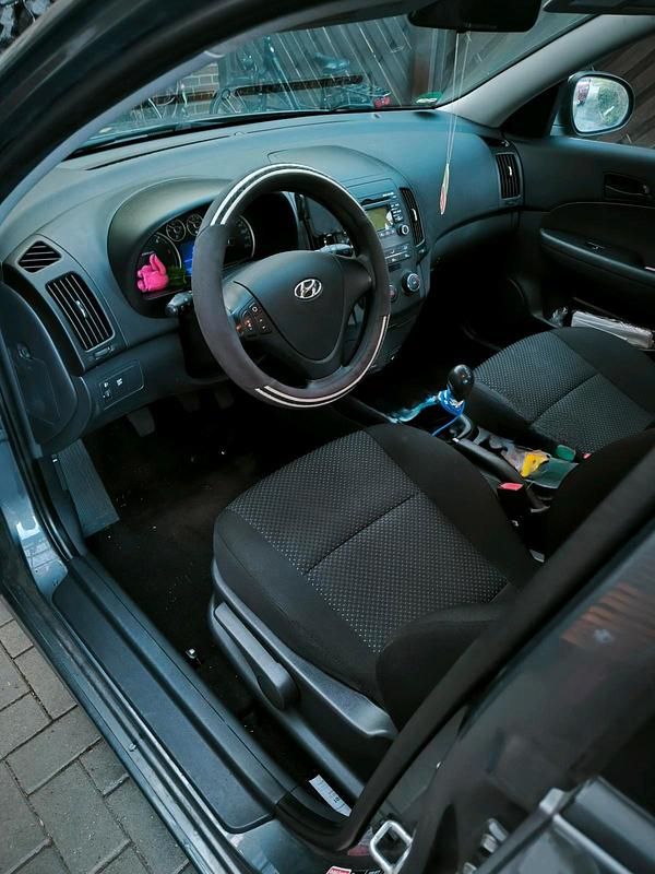 Gebraucht Hyundai i30 90 PS (66 kW) 2011 Grau Coupé