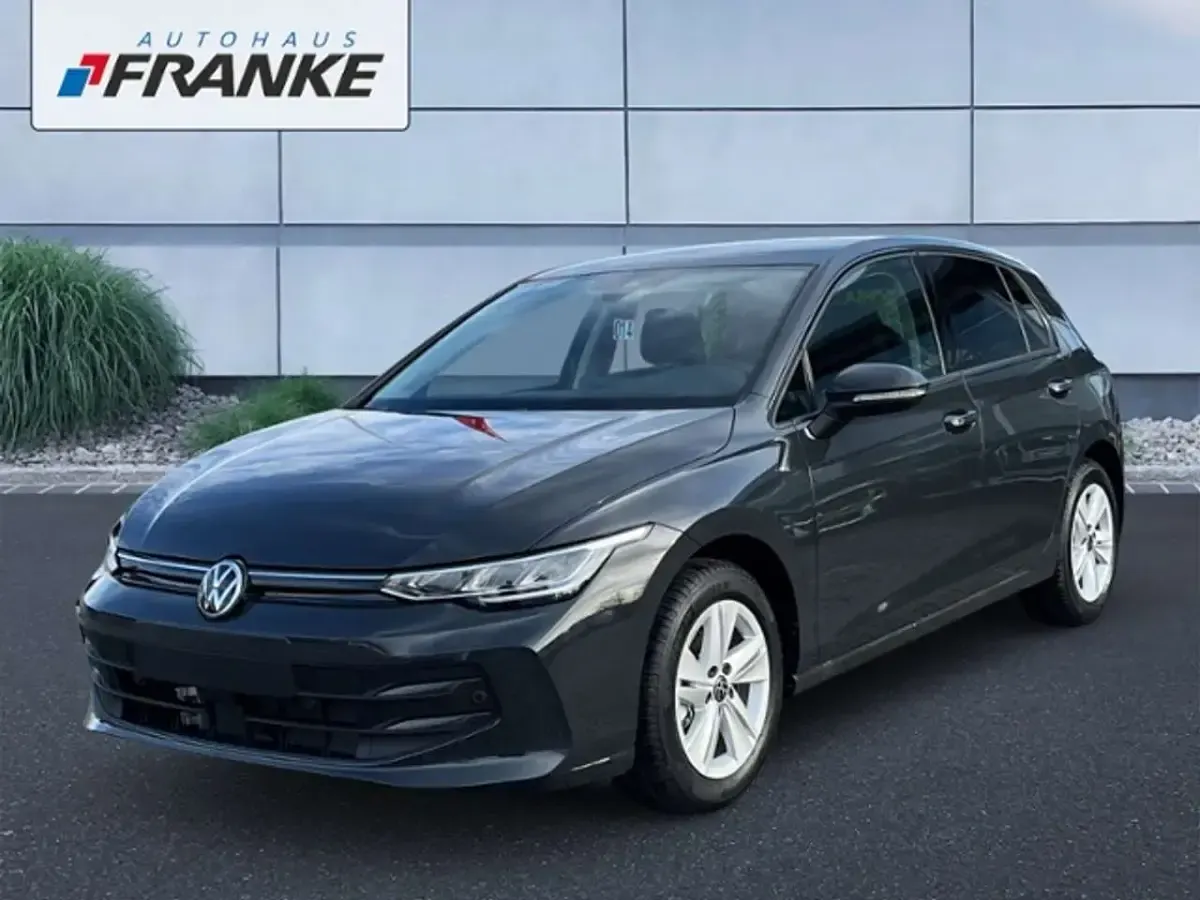 Gebraucht VW Golf VIII Life 116 PS (85 kW) 2025 Grau Limousine
