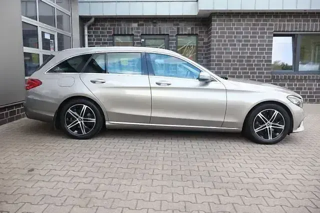 Gebraucht Mercedes C220 194 PS (142 kW) 2020 Mojavesilber Kombi