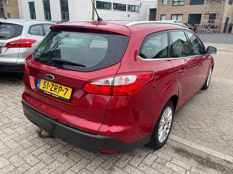 Używany Ford Focus Titanium 105 KM (77 kW) 2013 Czerwony Kombi