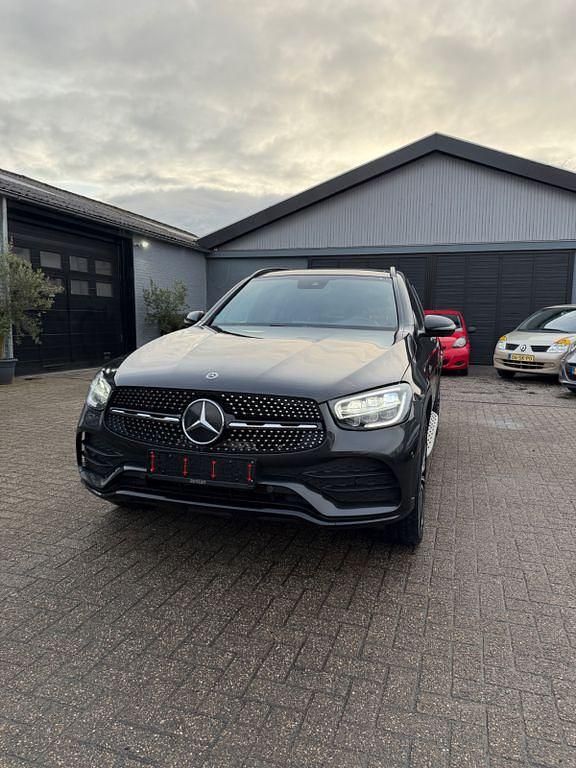Gebraucht Mercedes GLC300e 306 PS (225 kW) 2021 Schwarz SUV