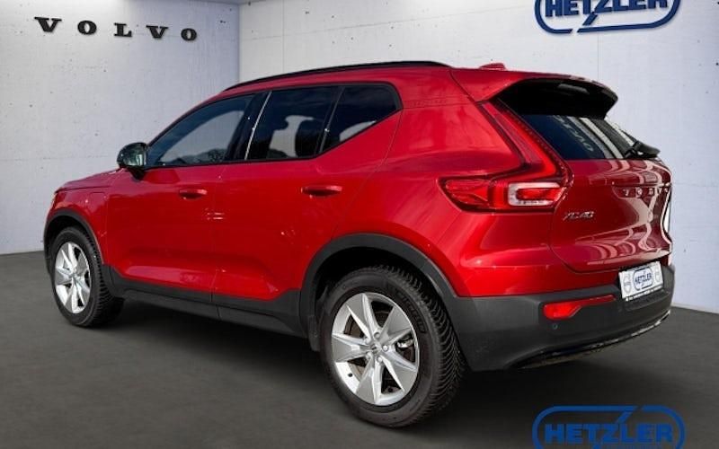 Gebraucht Volvo XC40 Plus 211 PS (155 kW) 2023 Fusion red / metallic SUV