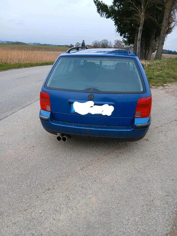 Gebraucht VW Passat 125 PS (91 kW) 2000 Blau Kombi