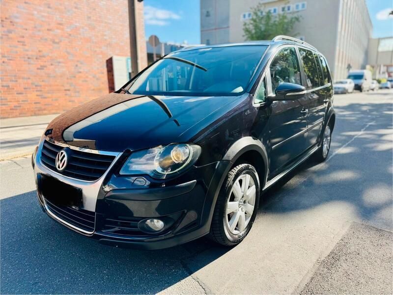 Schwarz Gebraucht 2009 VW Touran Cross Van / Kleinbus | 3.450 € (Fairer Preis) - Bild 1/4