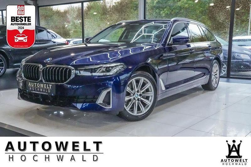 Blau Gebraucht 2022 BMW 520 Luxury Line Kombi | 34.180 € (Etwas zu teuer) - Bild 1/4