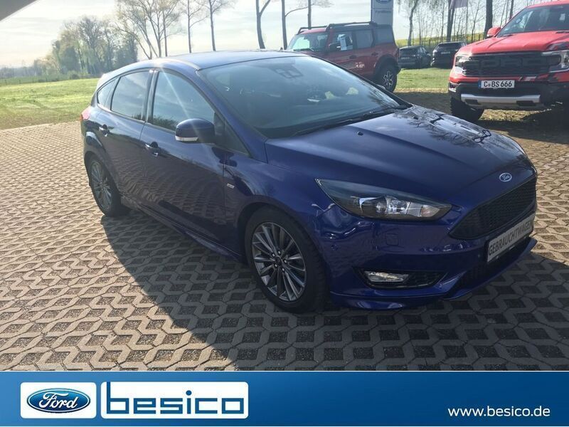 Indicblau (metallic) (blau) Gebraucht 2016 Ford Focus ST-Line Limousine | 13.980 € (Etwas zu teuer) - Bild 1/4
