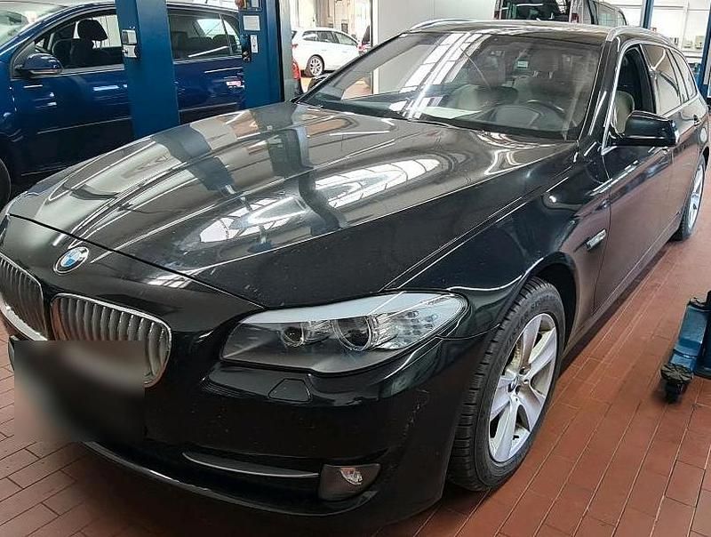 Gebraucht BMW 520 184 PS (135 kW) 2012 Schwarz Kombi