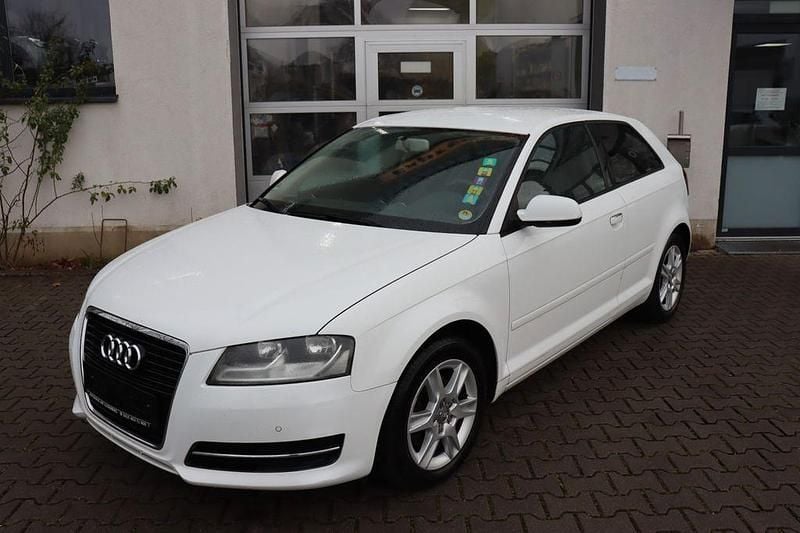 Gebraucht Audi A3 Attraction 125 PS (91 kW) 2011 Weiß Kleinwagen