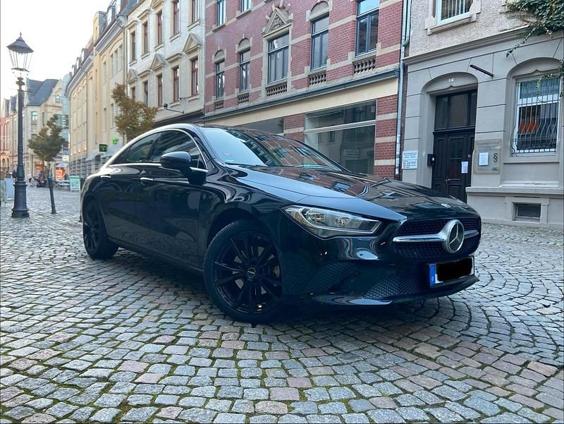 Schwarz Gebraucht 2020 Mercedes CLA200 Coupé | 26.500 € (Fairer Preis) - Bild 1/4