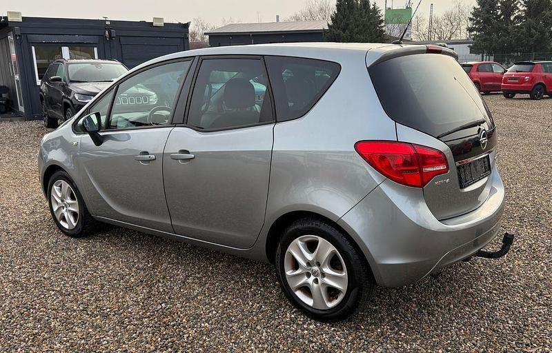 Gebraucht Opel Meriva Design Edition 110 PS (80 kW) 2012 Silber Van / Kleinbus
