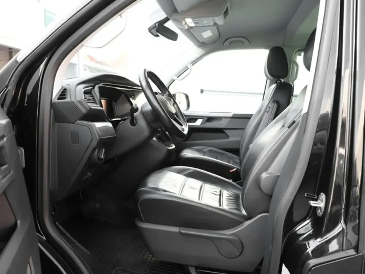 Gebraucht VW Multivan Highline 150 PS (110 kW) 2020 Deep black perleffekt Van / Kleinbus