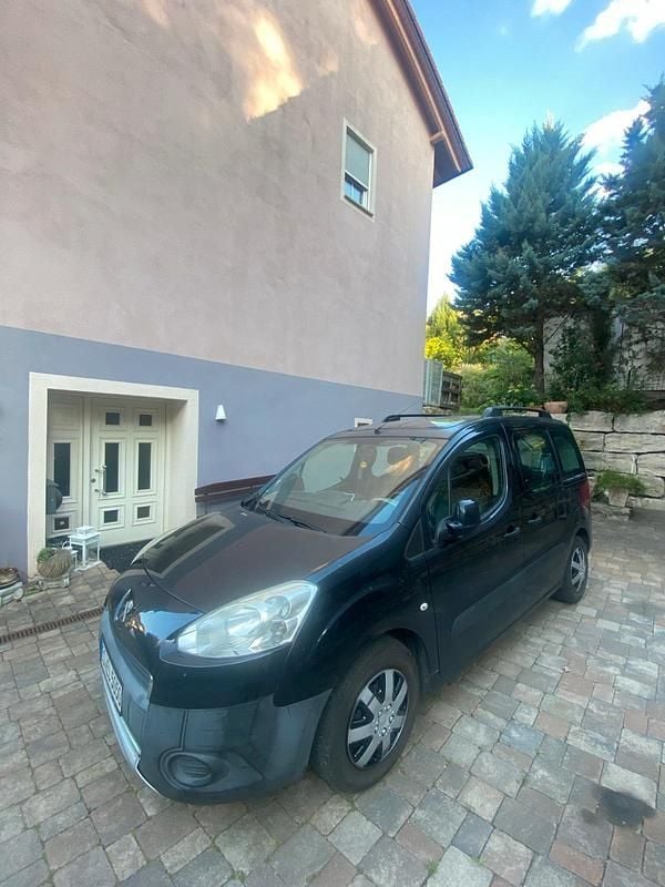 Schwarz Gebraucht 2014 Peugeot Partner Tepee Van / Kleinbus | 6.666 € (Superpreis) - Bild 1/4