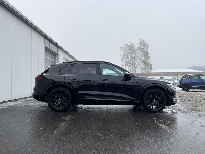 Gebraucht Audi e-tron Advanced Plus 300 kW (408 PS) 2022 Schwarz SUV
