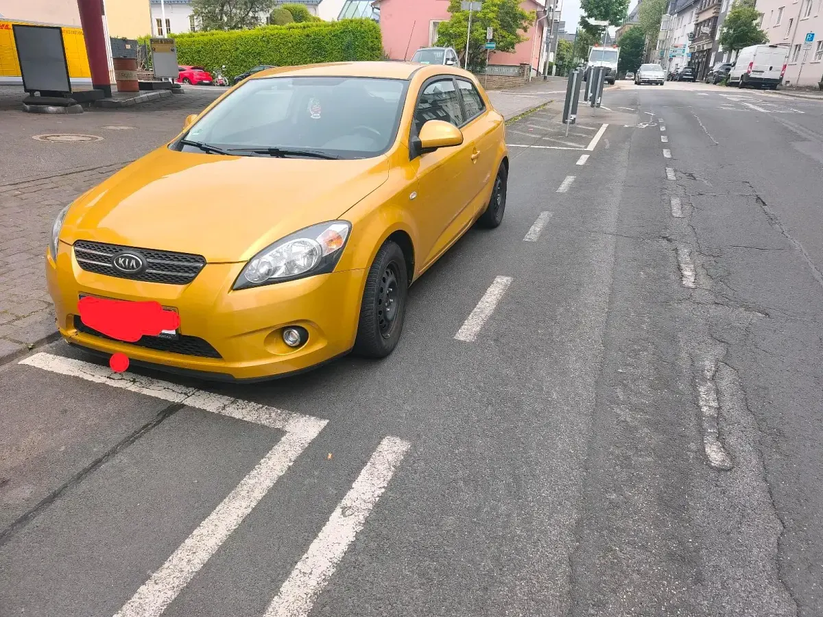 Gebraucht Kia Ceed 125 PS (91 kW) 2009 Gold Kleinwagen