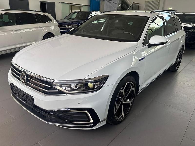 Weiß Gebraucht 2021 VW Passat GTE Kombi | 20.990 € (Guter Preis) - Bild 1/4