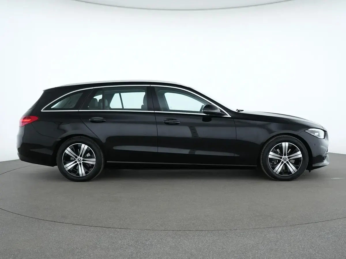 Gebraucht Mercedes C200 Avantgarde 163 PS (119 kW) 2025 Schwarz Limousine