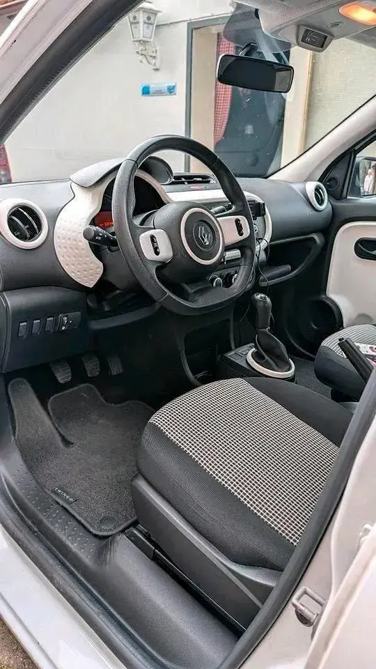 Gebraucht Renault Twingo Life 70 PS (51 kW) 2016 Weiß Kleinwagen