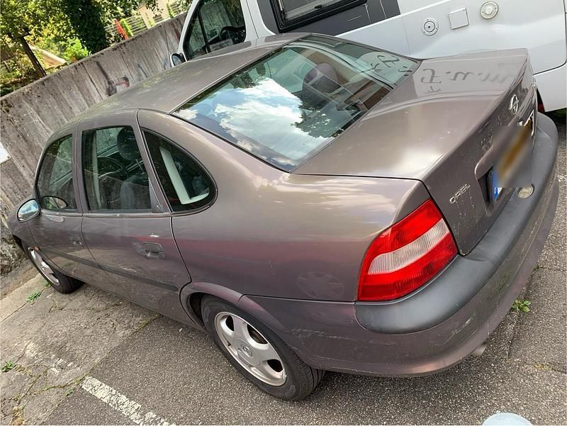 Braun Gebraucht 1998 Opel Vectra Coupé | 1.450 € (Superpreis) - Bild 1/4