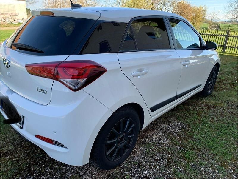 Gebraucht Hyundai i20 YES! 84 PS (61 kW) 2017 Weiß Kleinwagen