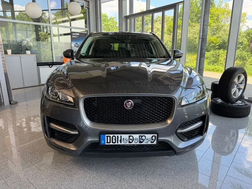 Gebraucht Jaguar F-Pace R-Sport 250 PS (183 kW) 2019 Corris grey SUV