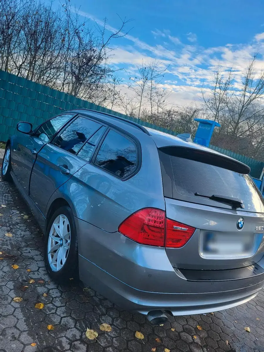 Gebraucht BMW 320 184 PS (135 kW) 2012 Grau Kombi
