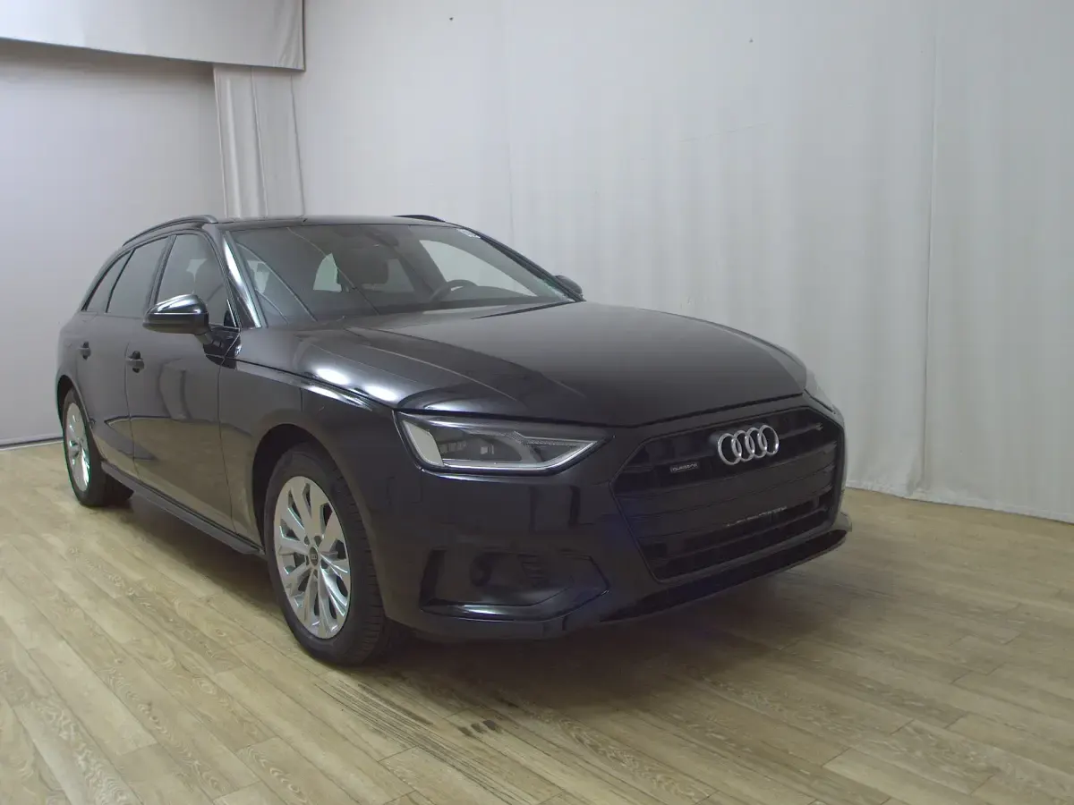 Gebraucht Audi A4 Advanced 204 PS (150 kW) 2023 Schwarz Kombi