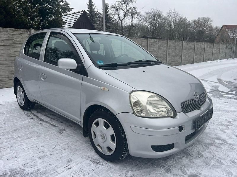 Gebraucht Toyota Yaris 87 PS (63 kW) 2005 Silber Limousine
