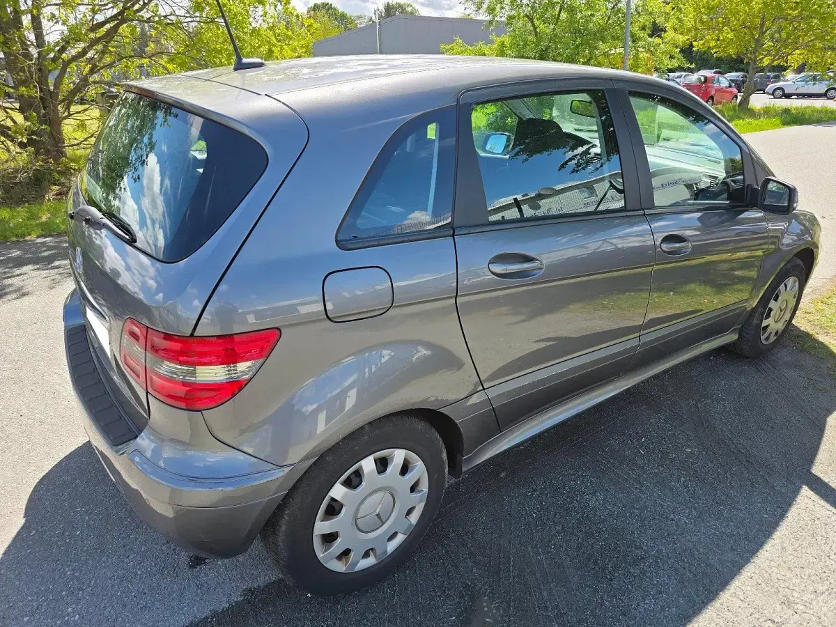 Używany Mercedes B150 95 KM (69 kW) 2009 Szary Minivan