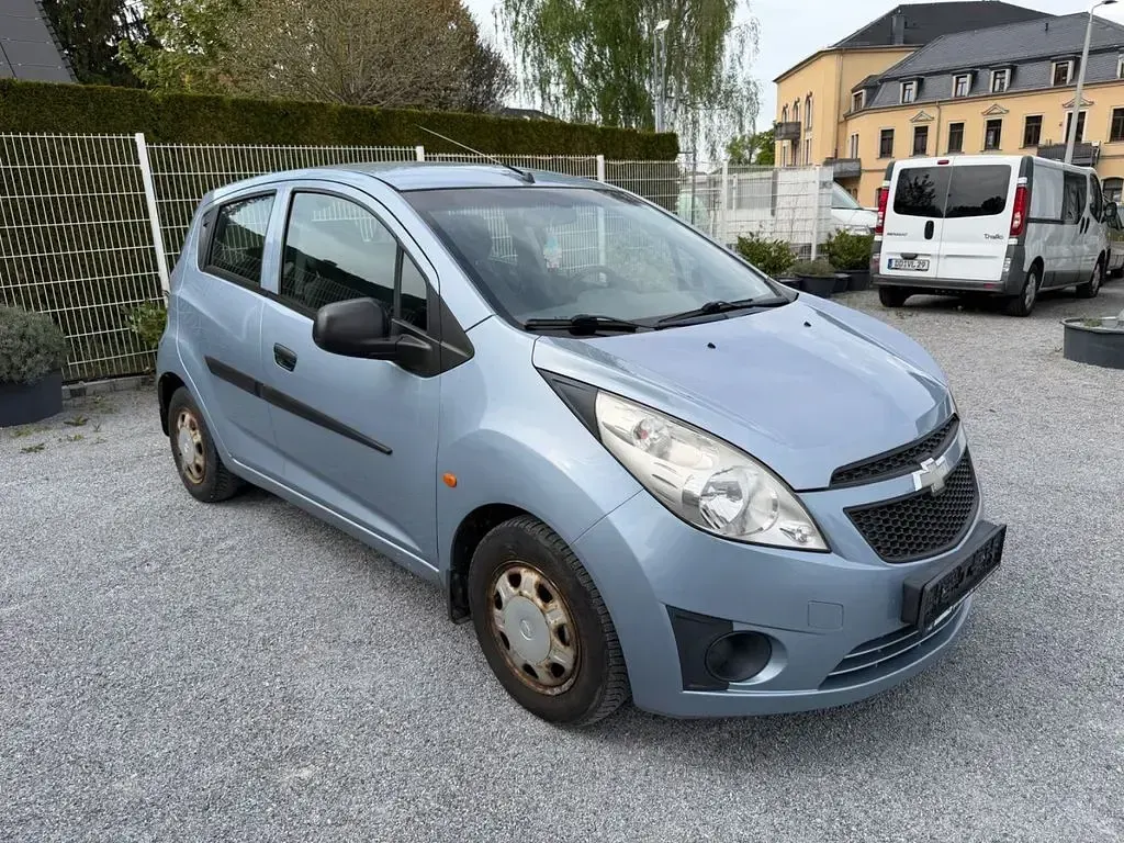 Second-hand Chevrolet Spark 68 CP (50 kW) 2010 Albastru Hatchback