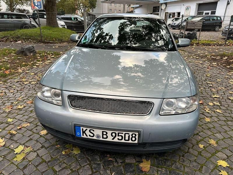 Blau Gebraucht 2001 Audi A3 Ambition Limousine | 999 € (Guter Preis) - Bild 1/4