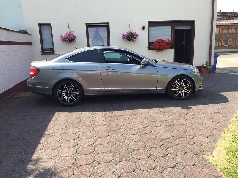 Gebraucht Mercedes C180 156 PS (114 kW) 2012 Grau Coupé