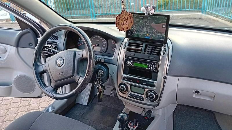 Gebraucht Kia Cerato 105 PS (77 kW) 2007 Grau Limousine