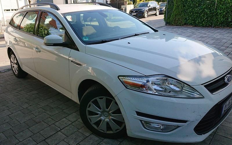 Weiß Gebraucht 2011 Ford Mondeo Kombi | 3.000 € (Guter Preis) - Bild 1/3