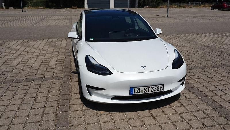 Weiß Gebraucht 2022 Tesla Model 3 RWD Limousine | 24.500 € (Superpreis) - Bild 1/4