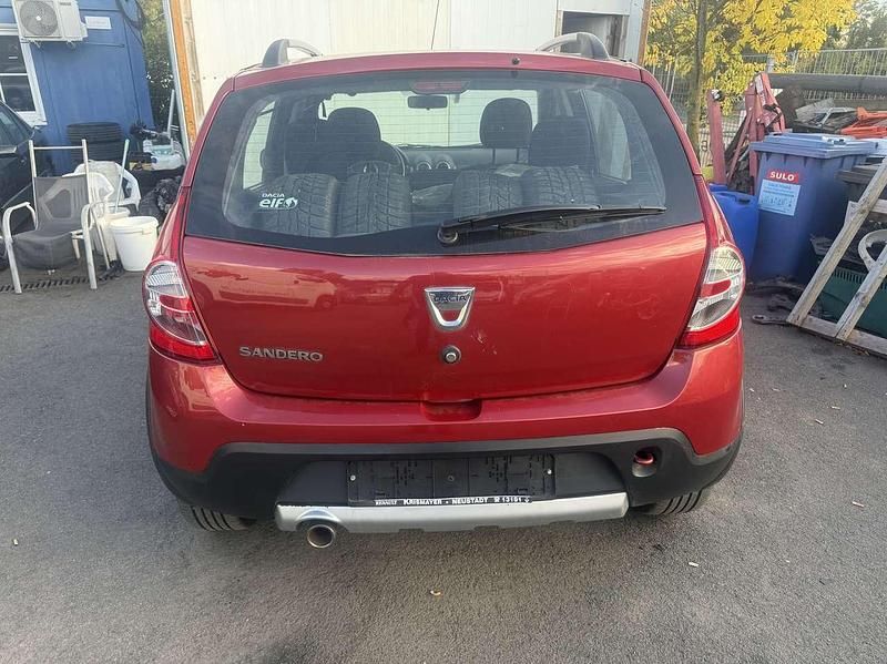 Gebraucht Dacia Sandero Stepway 84 PS (61 kW) 2012 Feuerrot Kleinwagen