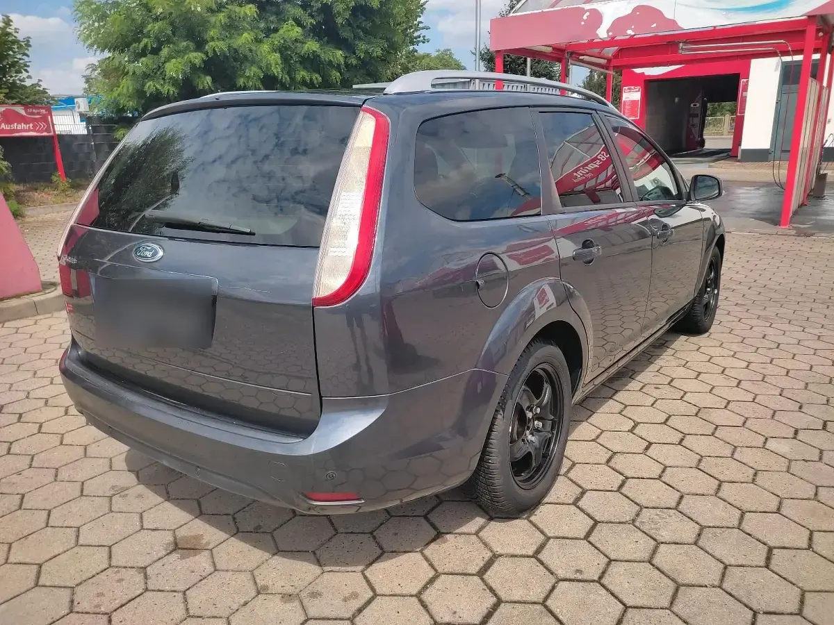 Gebraucht Ford Focus 102 PS (75 kW) 2009 Grau Kombi