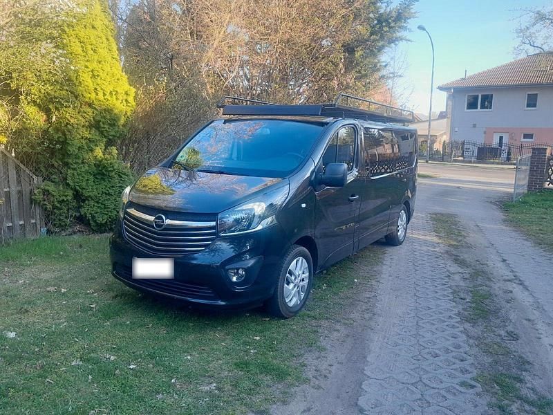 Gebraucht Opel Vivaro 145 PS (106 kW) 2017 Schwarz Van / Kleinbus