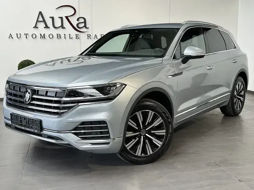 Gebraucht VW Touareg Elegance 231 PS (169 kW) 2023 Oyster silver SUV