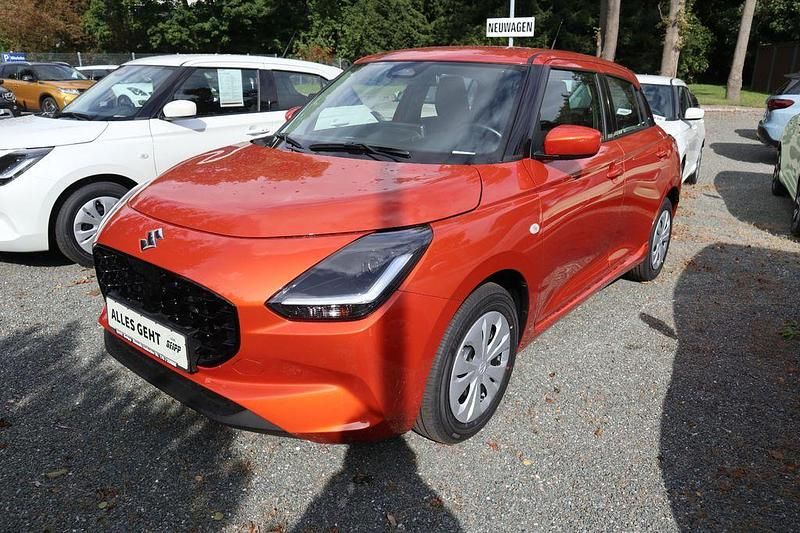 Neu Suzuki Swift 83 PS (61 kW) 2025 Rot Kleinwagen