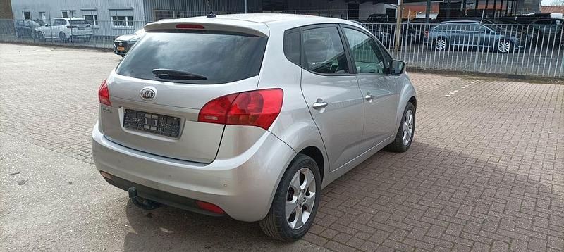 Gebraucht Kia Venga 125 PS (91 kW) 2013 Silber Kleinwagen