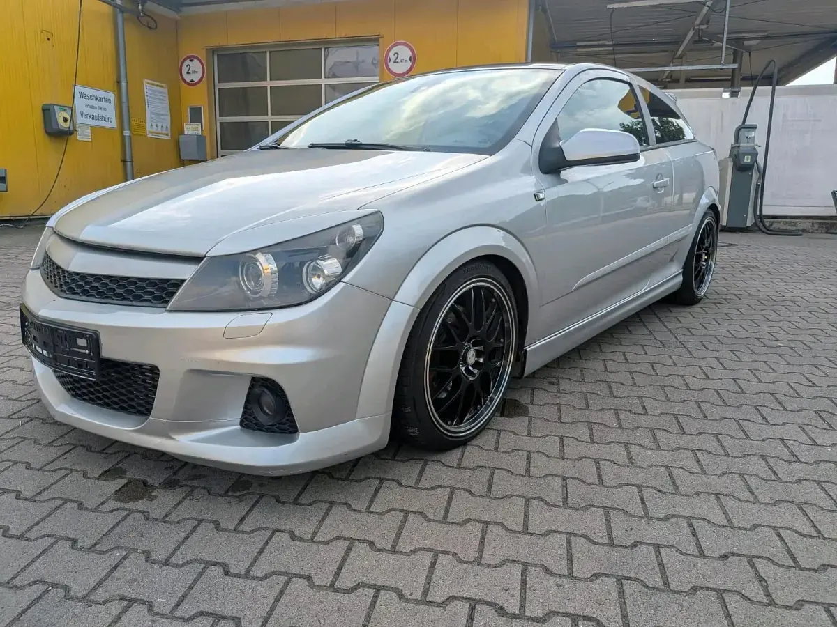Gebraucht Opel Astra GTC 200 PS (147 kW) 2005 Silber Coupé