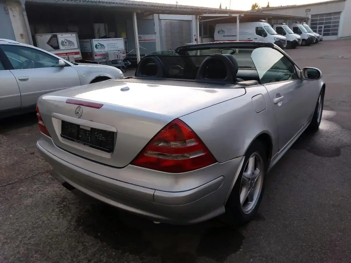 Gebraucht Mercedes SLK200 163 PS (119 kW) 2002 Silber Cabrio
